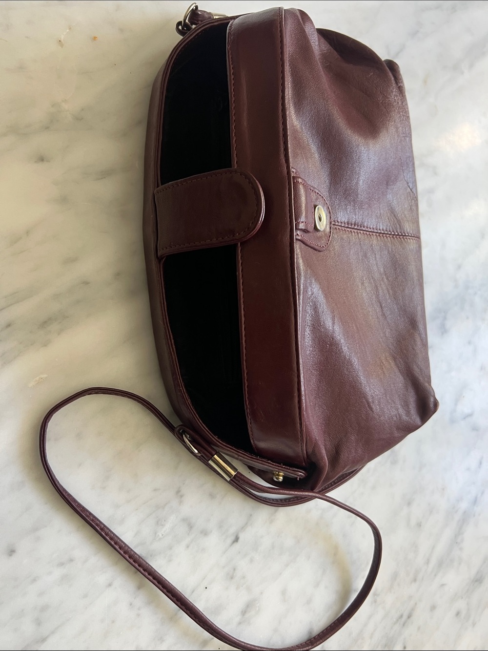Vintage Burgundy Leather Clambshell Crossbody Bag. 12 x 7”